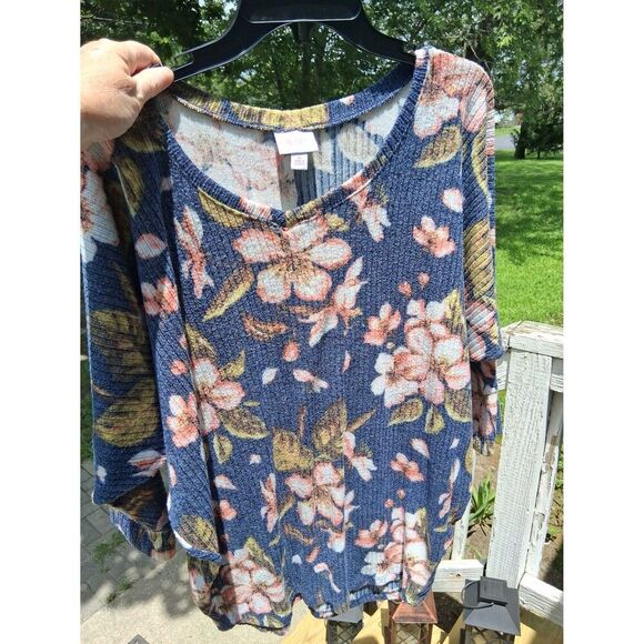 LuLaRoe Top Blue Magnolia Floral Medium 10/12 14 - Picture 1 of 8